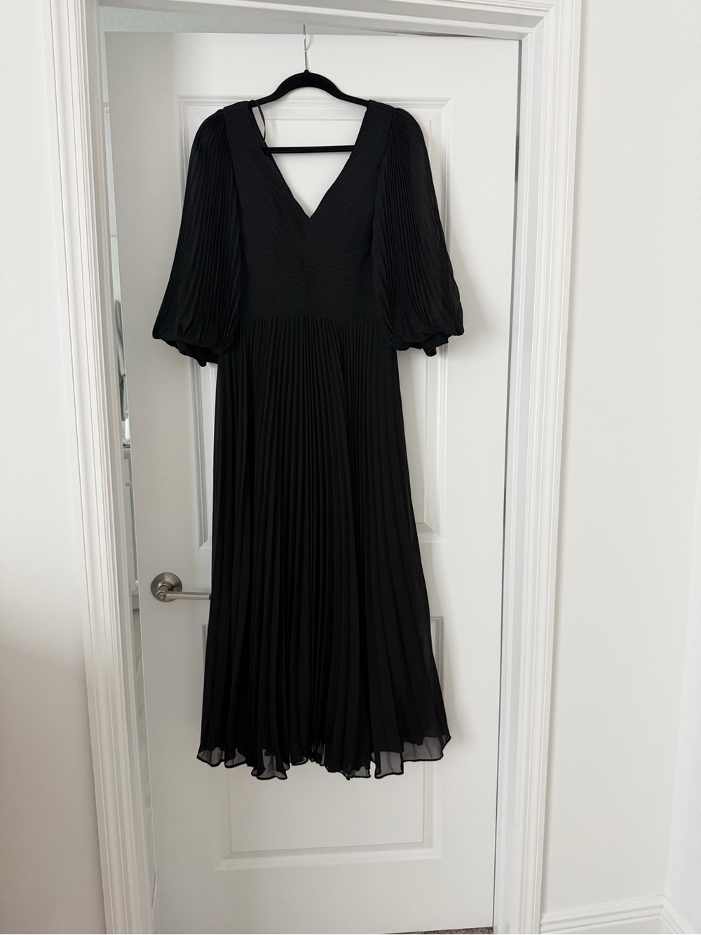 Rickie Freeman for Teri Jon Black Pleated V-Neck Midi Dress